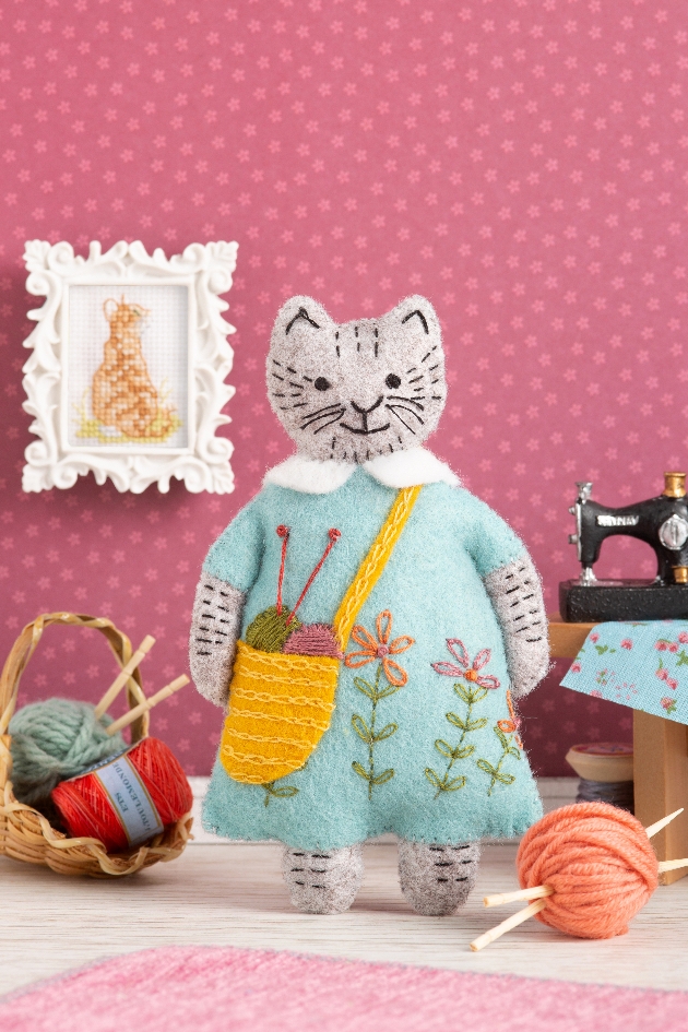 Corinne Lapierre felt cat kit 