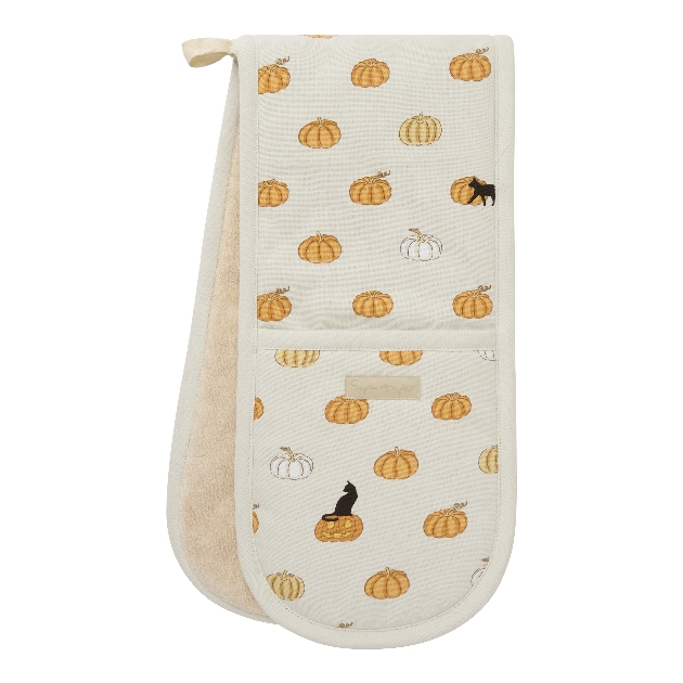 oven gloves with pumpkins on
